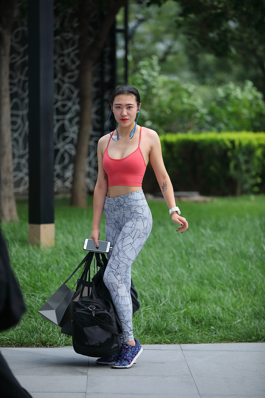 火红紧身裤-图满多