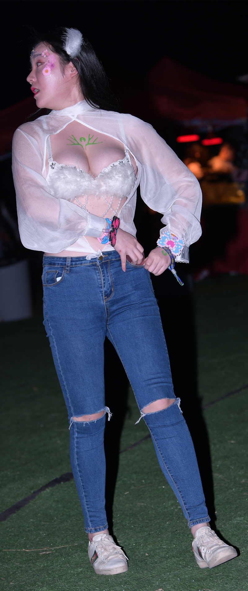 破洞牛仔裤-图满多