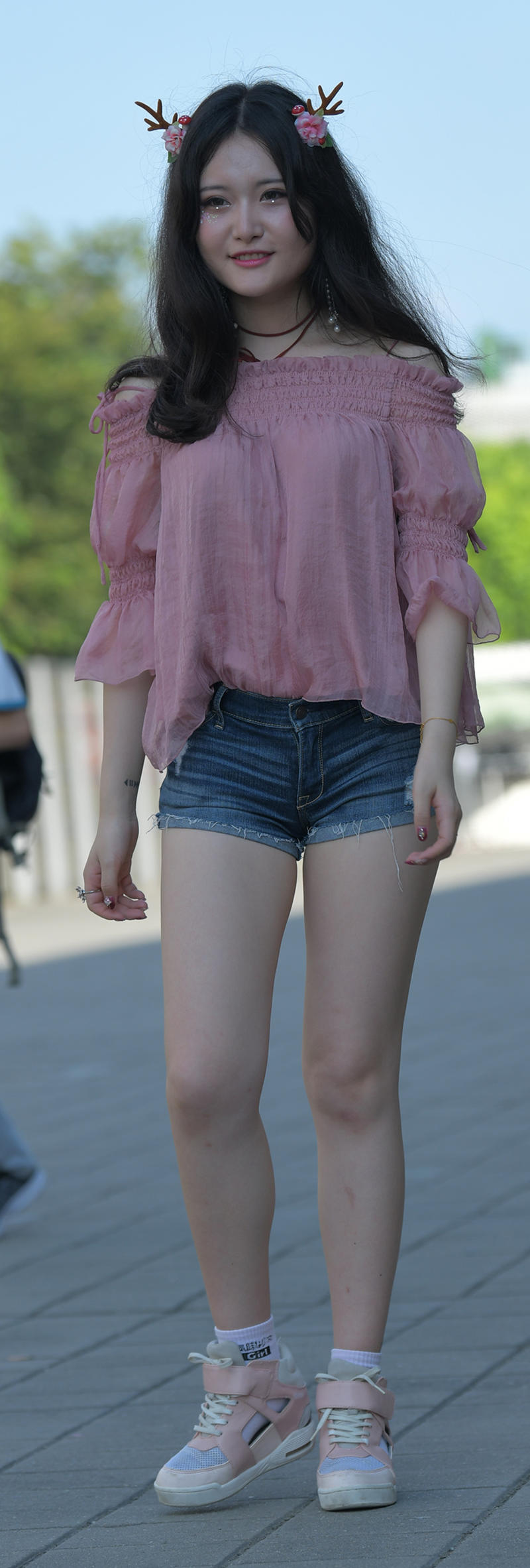 牛仔热裤-图满多