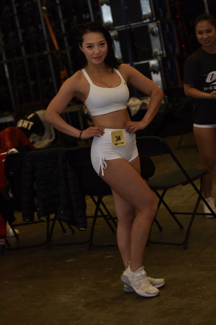 图片[4]-展会热裤模特-图满多