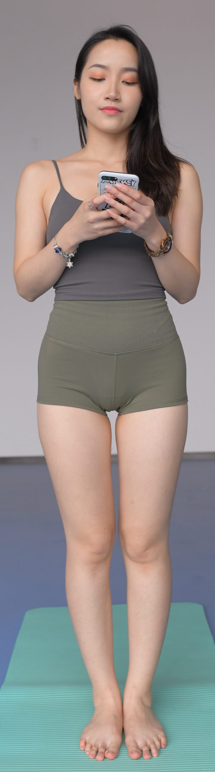 军绿色热裤 (套图+视频)-图满多