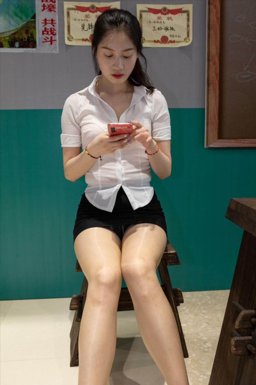 图片[9]-短裙亮丝(套图+视频)-图满多