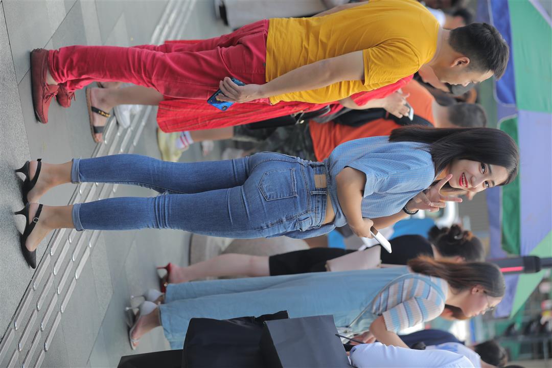 图片[2]-时尚的牛仔裤-图满多