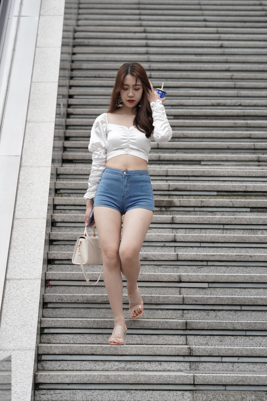 图片[2]-牛仔热裤露脐装-图满多