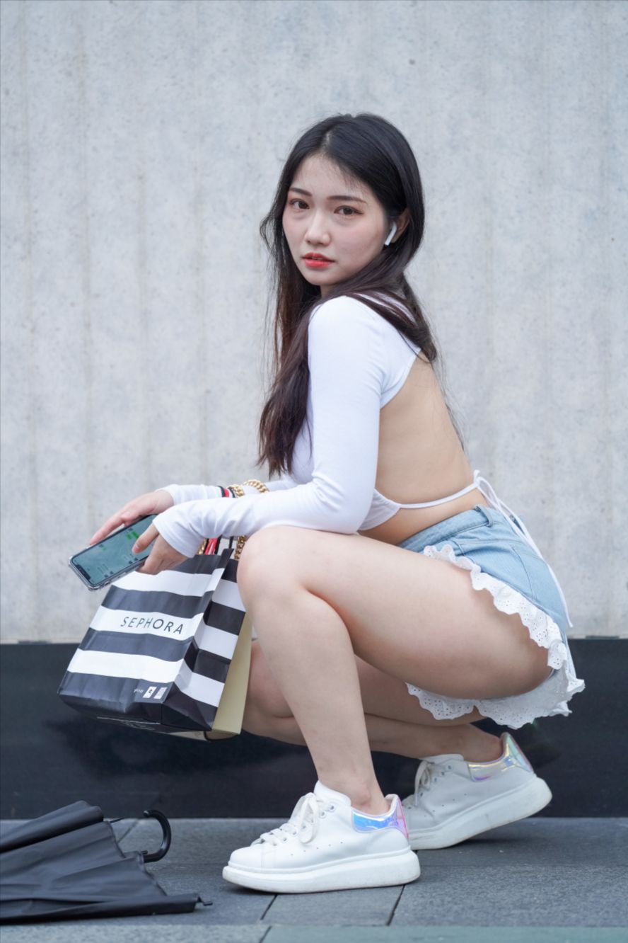 牛仔热裤露背(套图+视频)-图满多