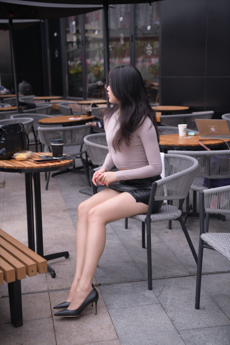 图片[4]-皮革短裙(套图+视频)-图满多