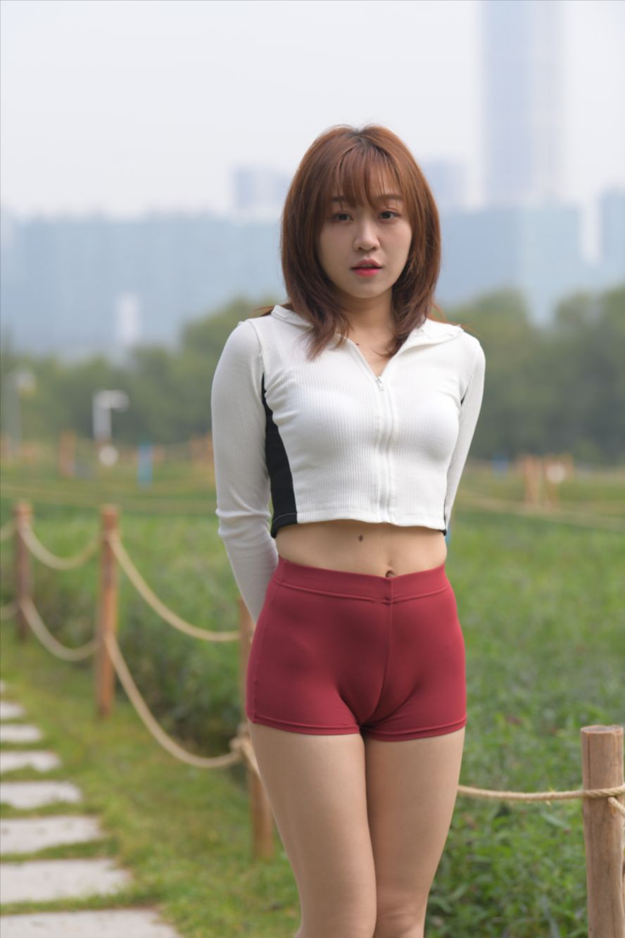 红色紧身热裤(套图+视频)-图满多