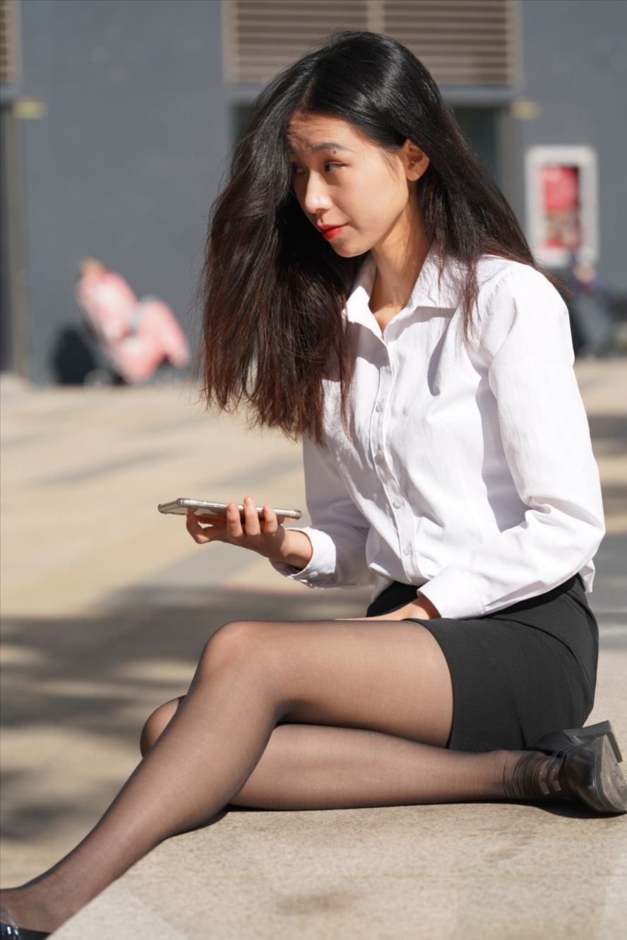 短裙黑色丝袜(套图+视频)-图满多