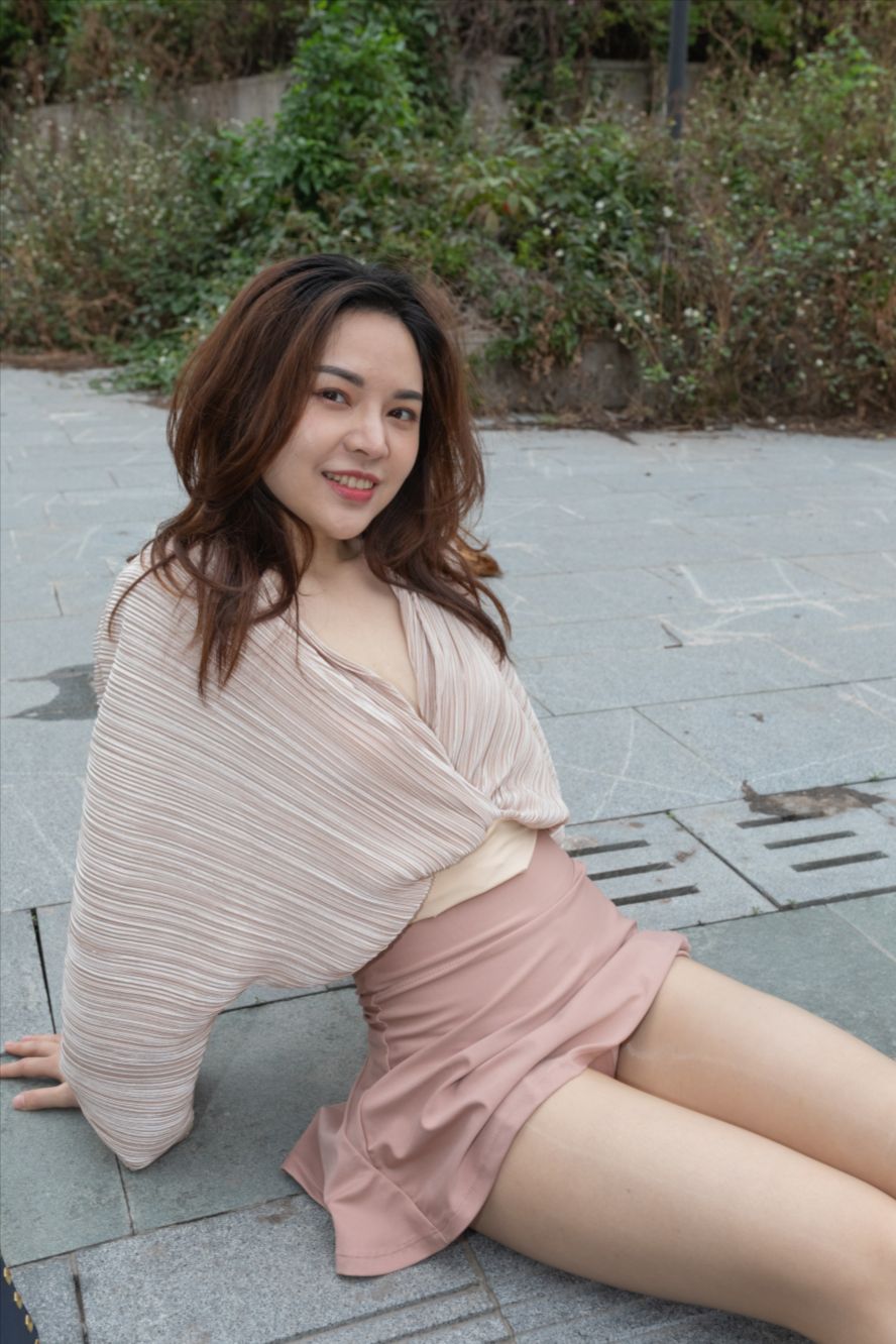 图片[3]-短裙丝袜(套图+视频)-图满多