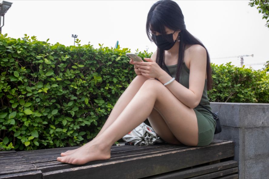 图片[4]-绿色包臀裙丝袜美女(套图+视频)-图满多