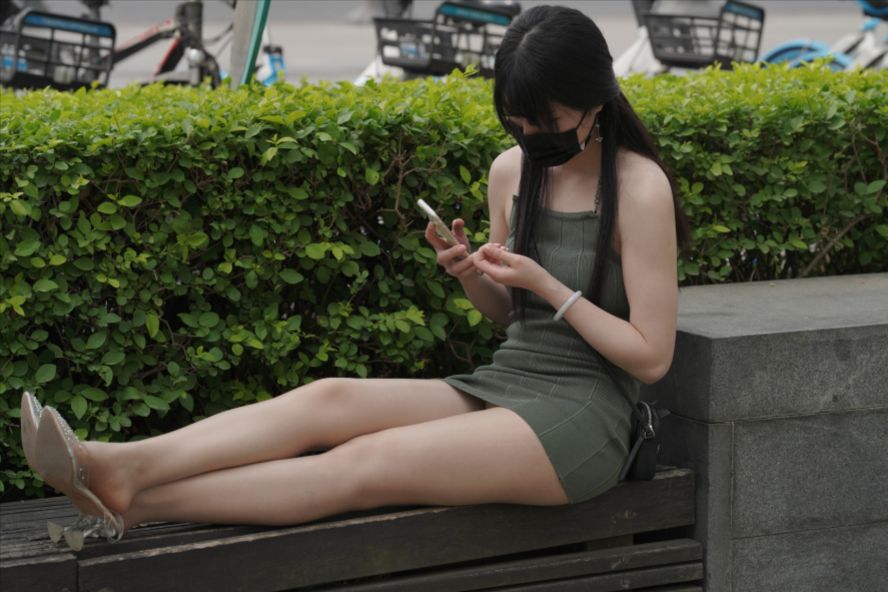 图片[9]-绿色包臀裙丝袜美女(套图+视频)-图满多