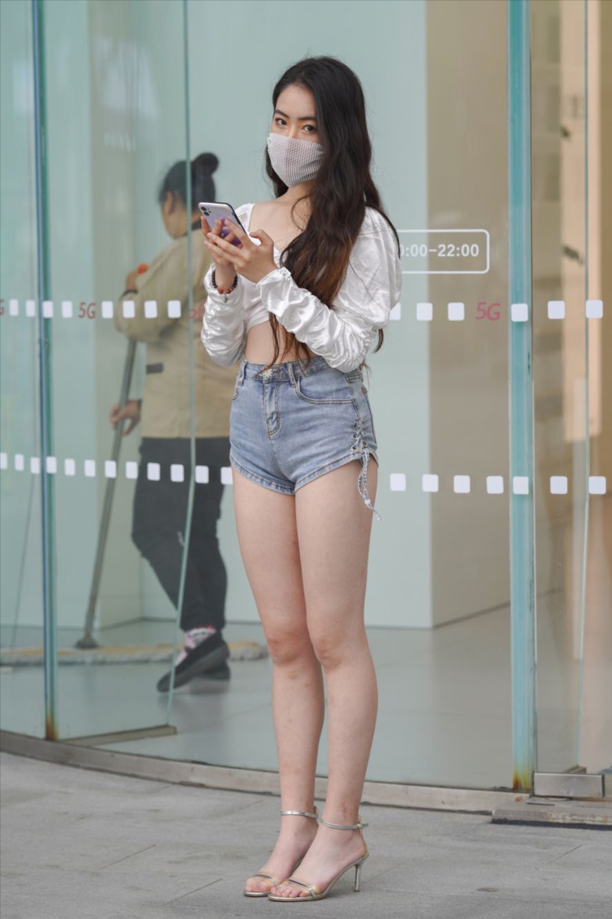 大长腿美女，牛仔热裤(套图+视频)-图满多