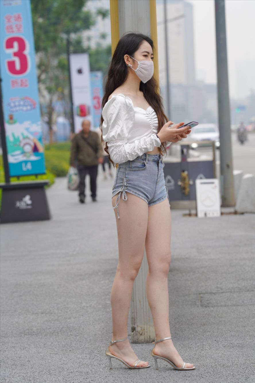 图片[4]-大长腿美女，牛仔热裤(套图+视频)-图满多