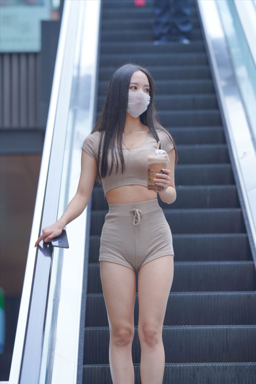 图片[3]-慵懒的下午，紧身热裤(套图+视频)-图满多