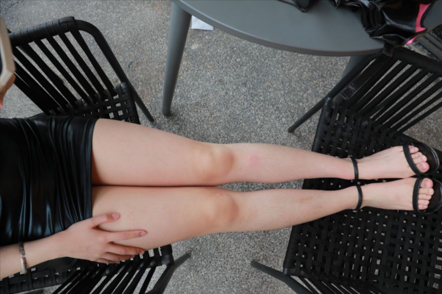 图片[8]-吊带皮革短裙(套图+视频)-图满多