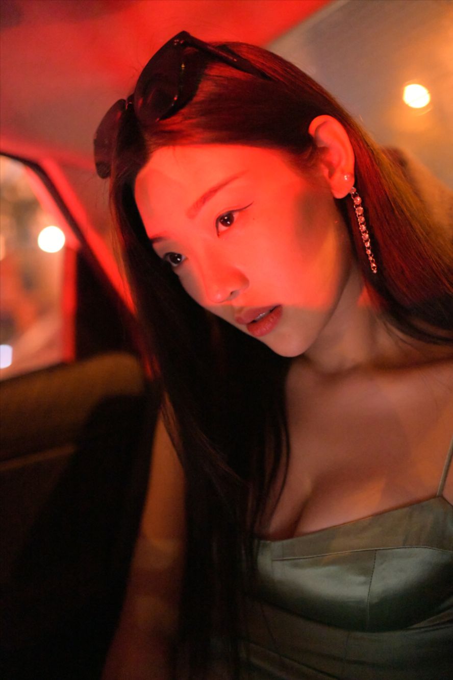 图片[2]-绿色长裙(套图+视频)一始街拍作品 – 夜拍绿色长裙美女-图满多