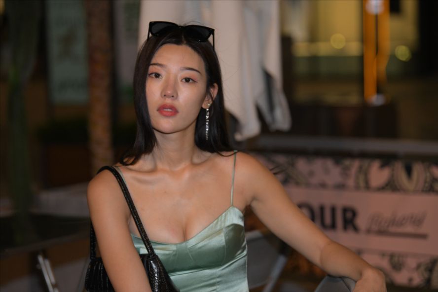 图片[10]-绿色长裙(套图+视频)一始街拍作品 – 夜拍绿色长裙美女-图满多