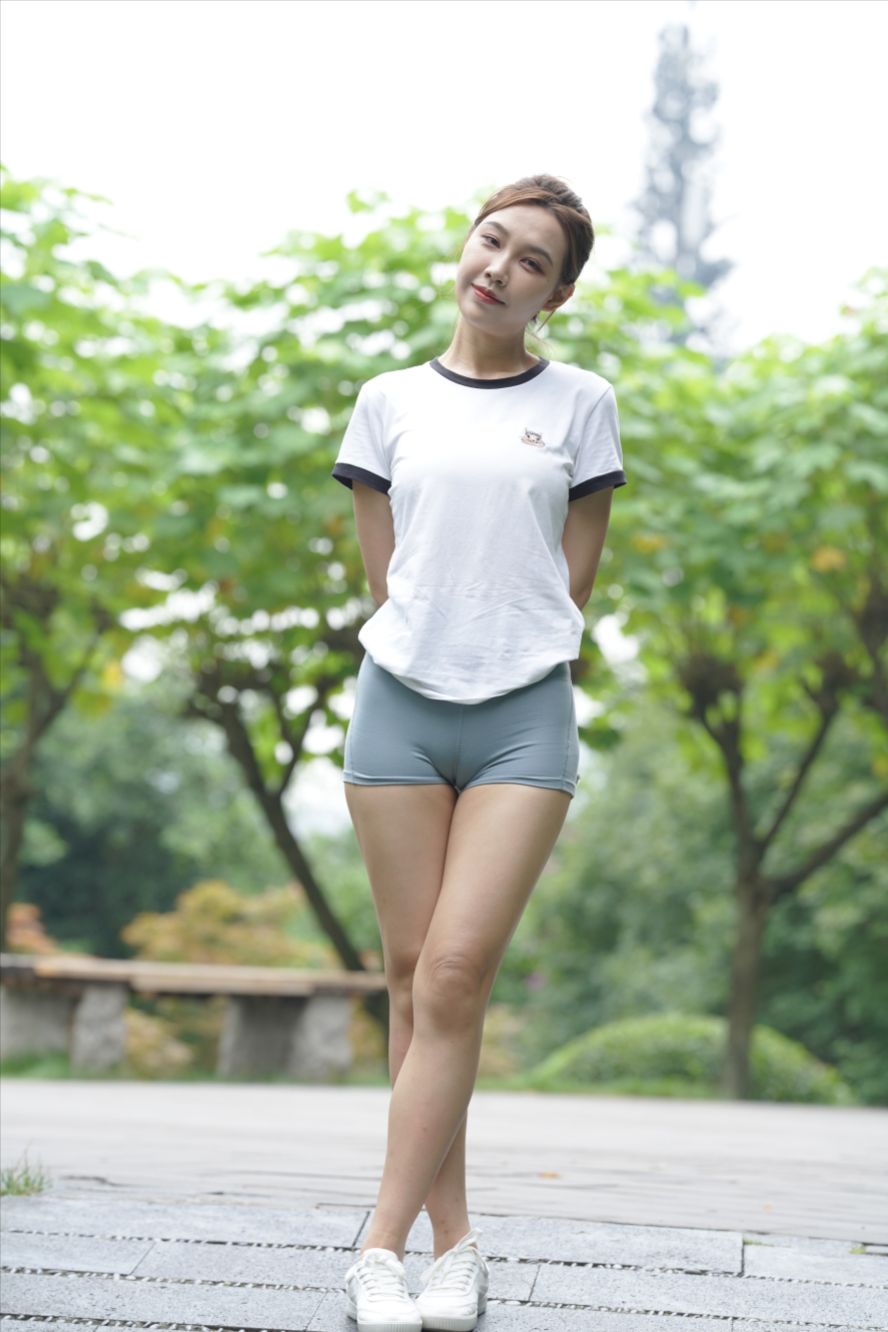 图片[6]-雾霾蓝热裤女孩-图满多