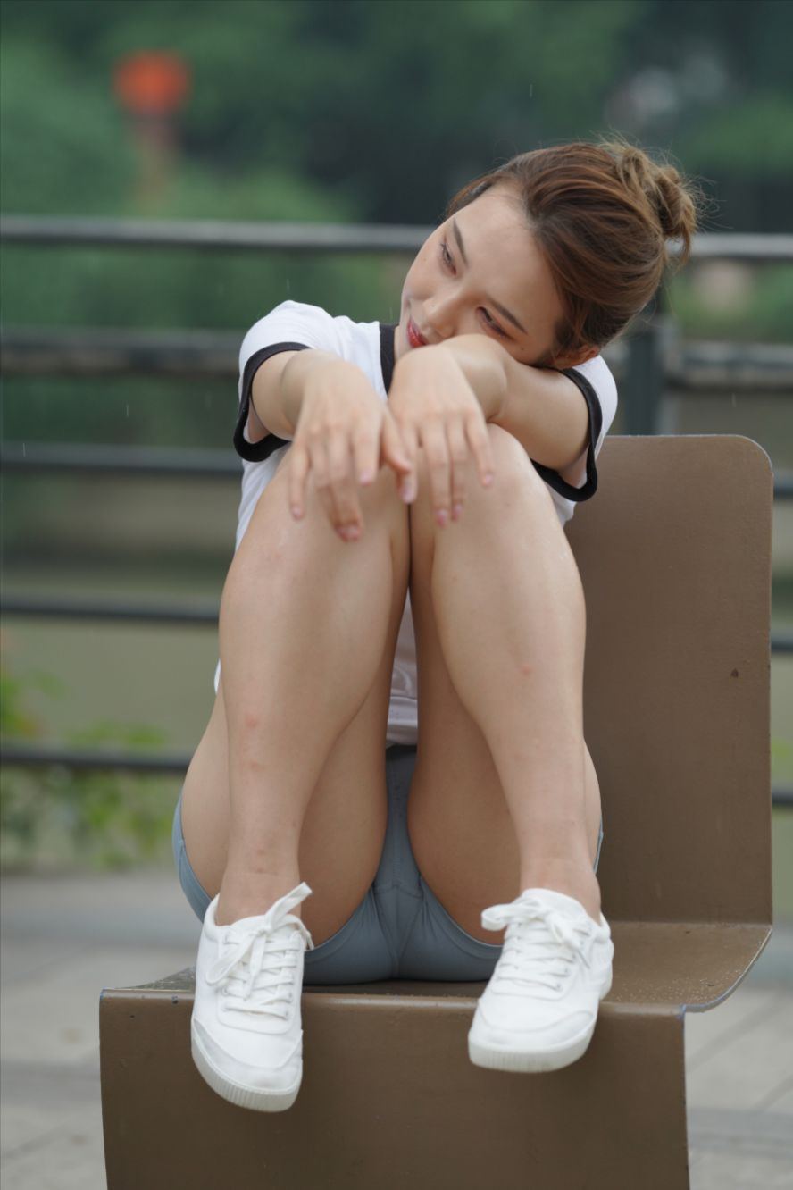 图片[8]-雾霾蓝热裤女孩-图满多