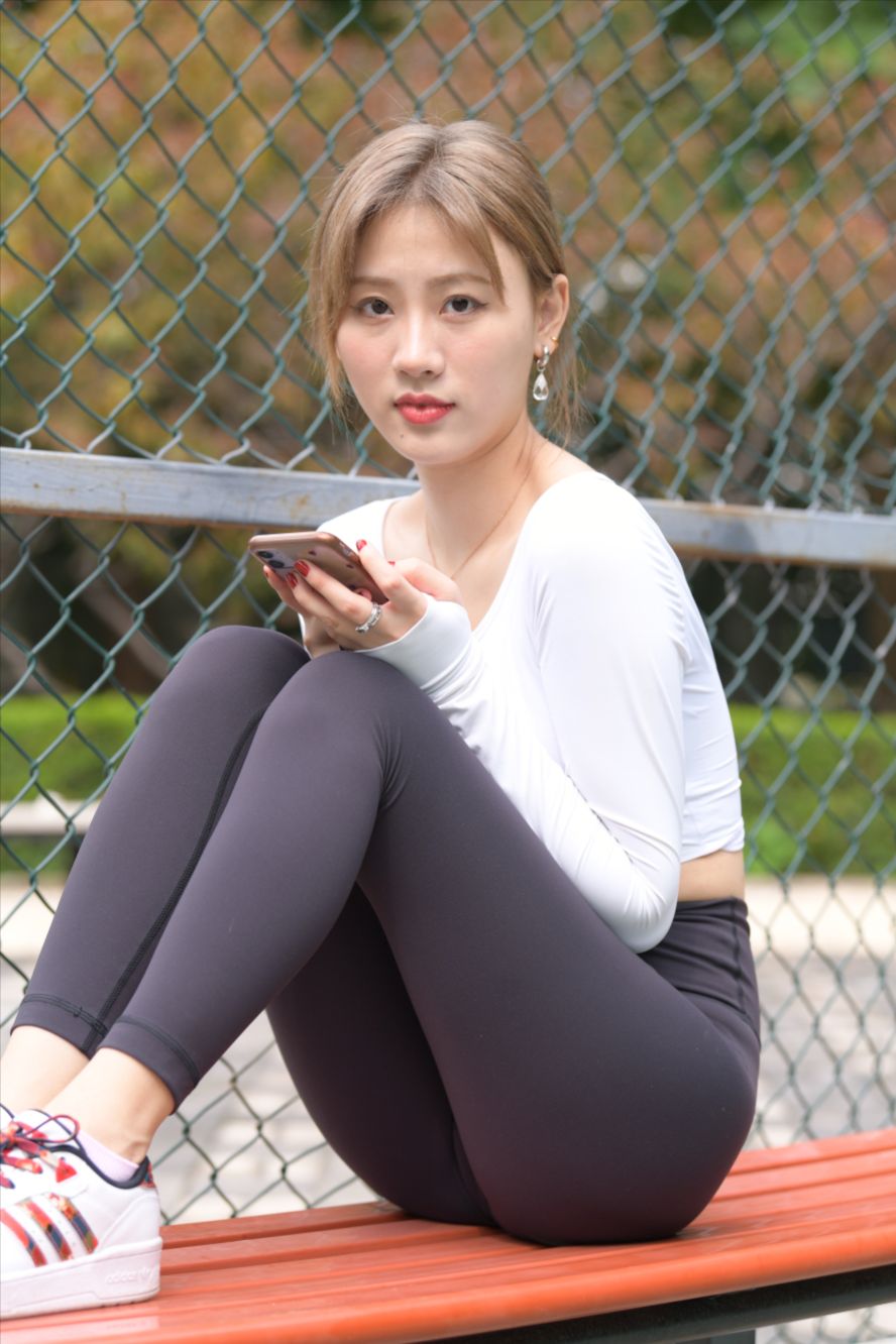 图片[6]-打篮球的黑色瑜伽裤美女(套图+视频)-图满多