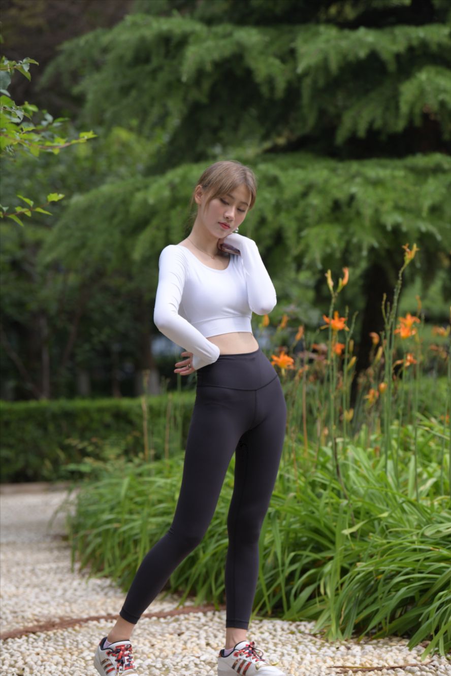 图片[3]-打篮球的黑色瑜伽裤美女(套图+视频)-图满多