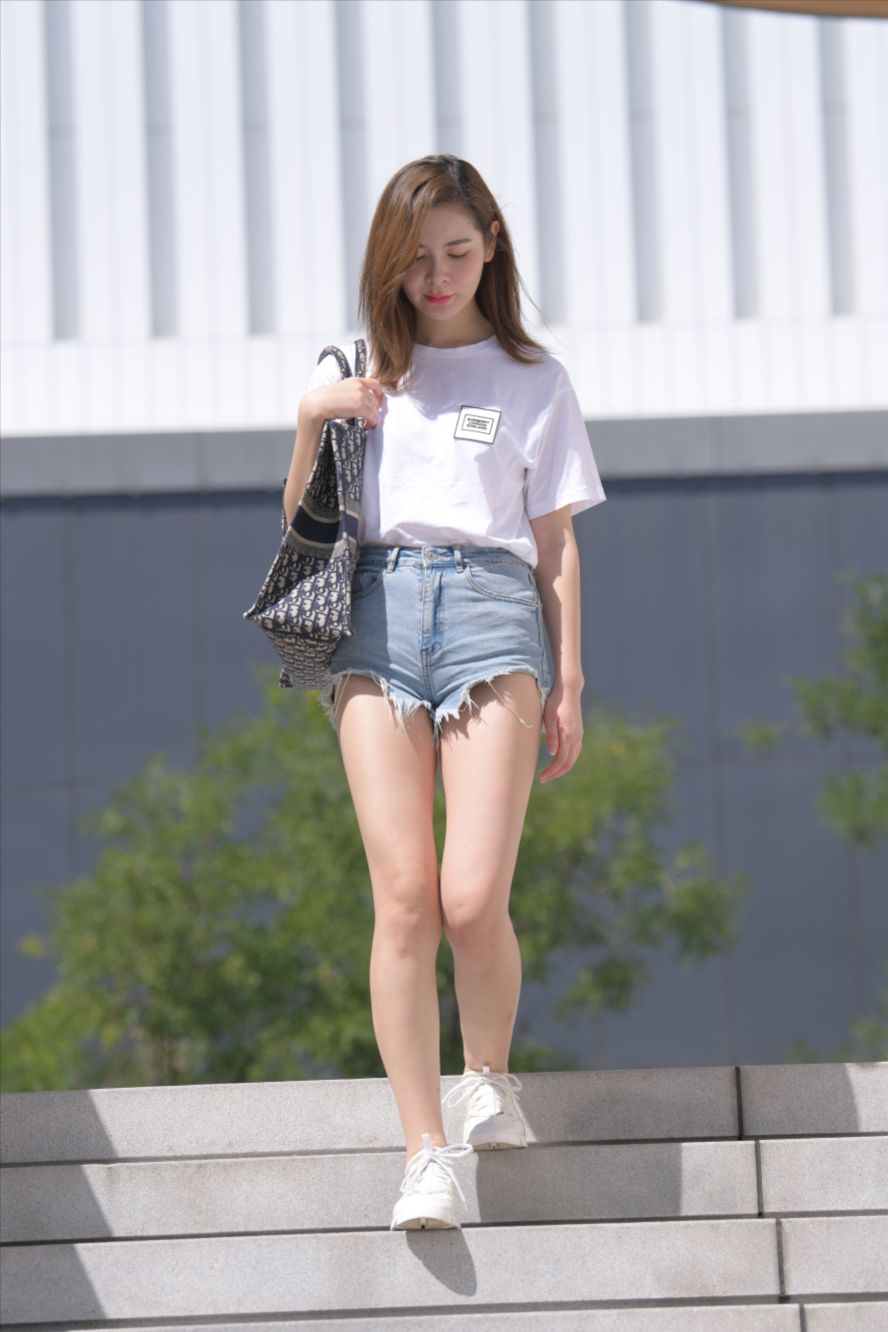 图片[7]-搭讪牛仔热裤美女-图满多