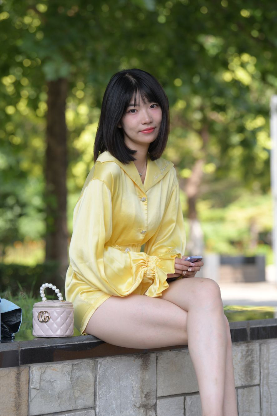 遛狗女孩(套图+视频)-图满多