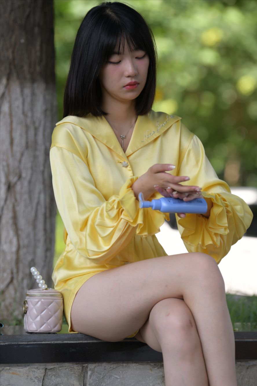 图片[2]-遛狗女孩(套图+视频)-图满多