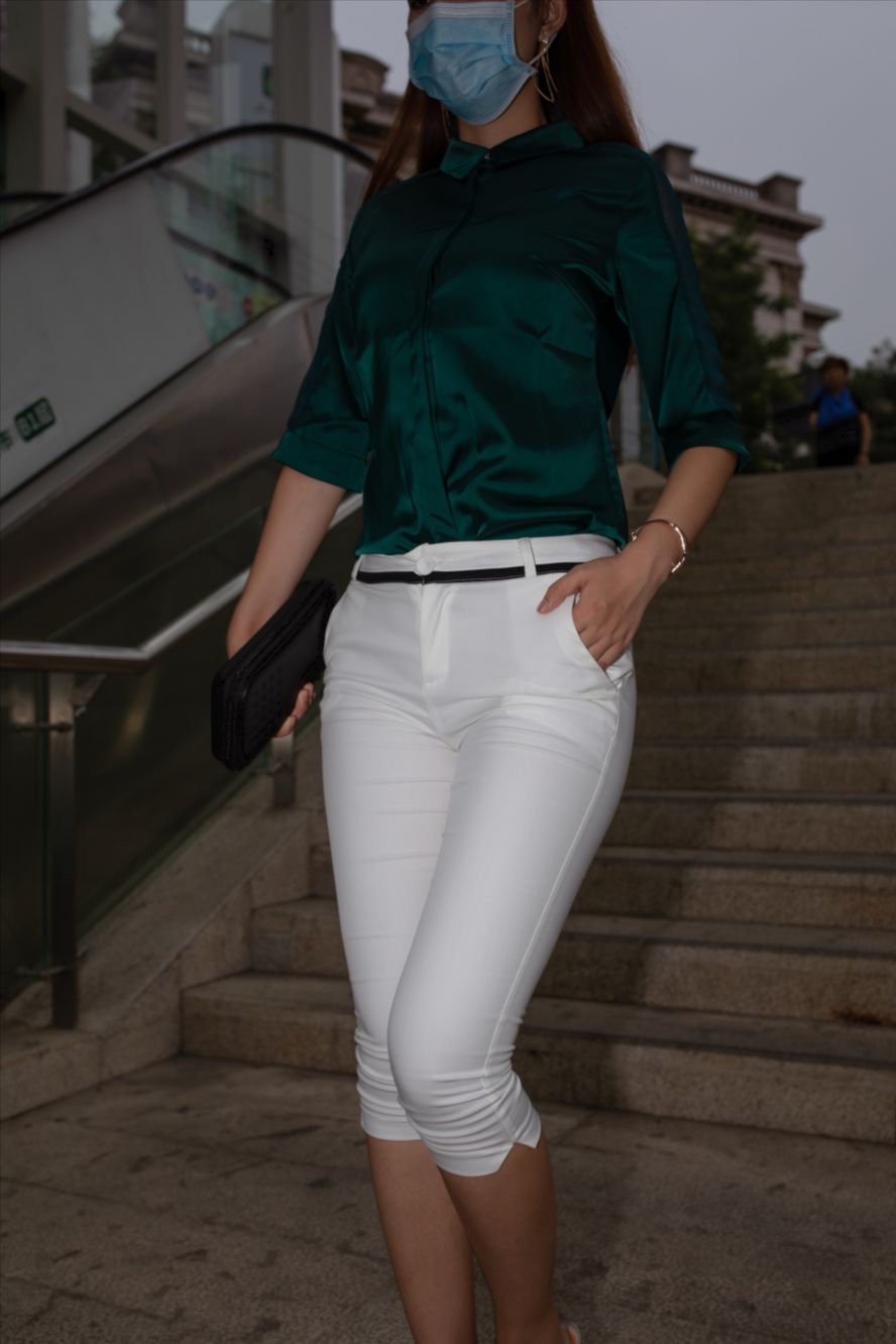 图片[2]-紧致白裤美女-图满多