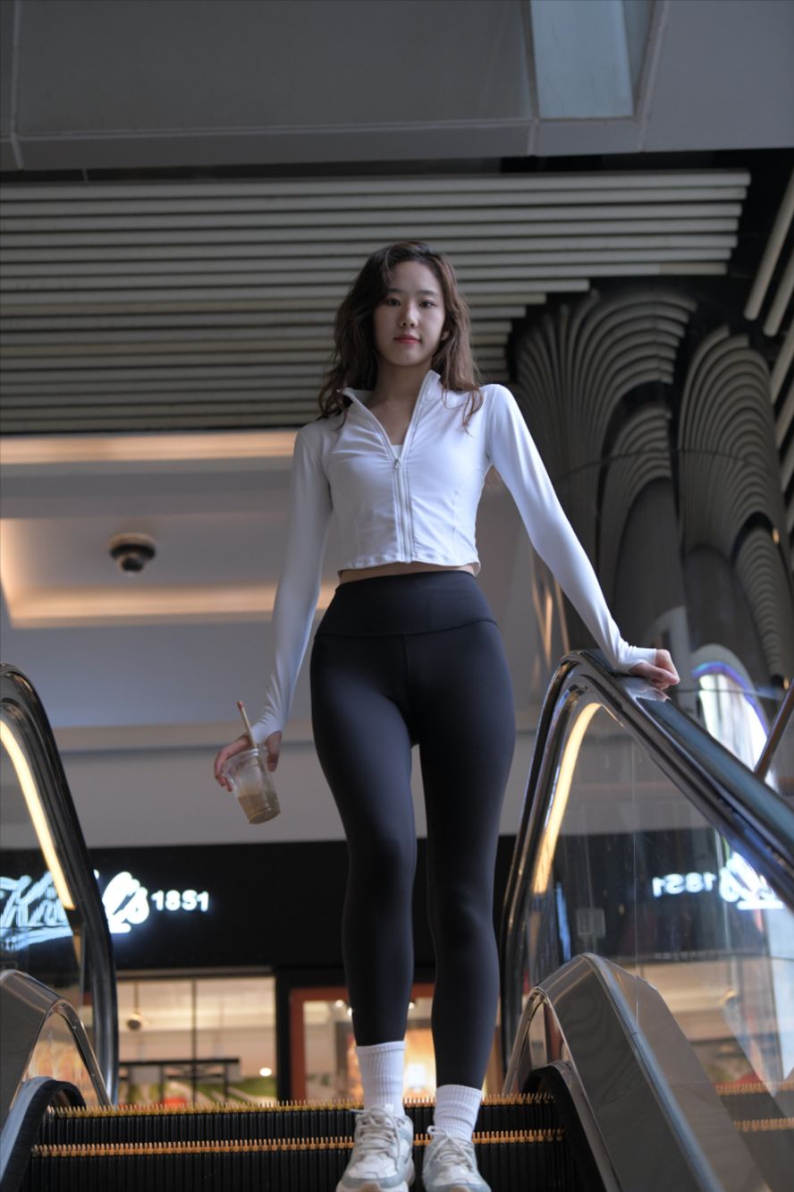 图片[6]-黑色瑜伽裤运动系高挑美女(套图+视频)-图满多