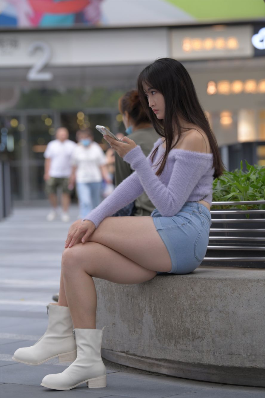 蓝色牛仔热裤美女-图满多