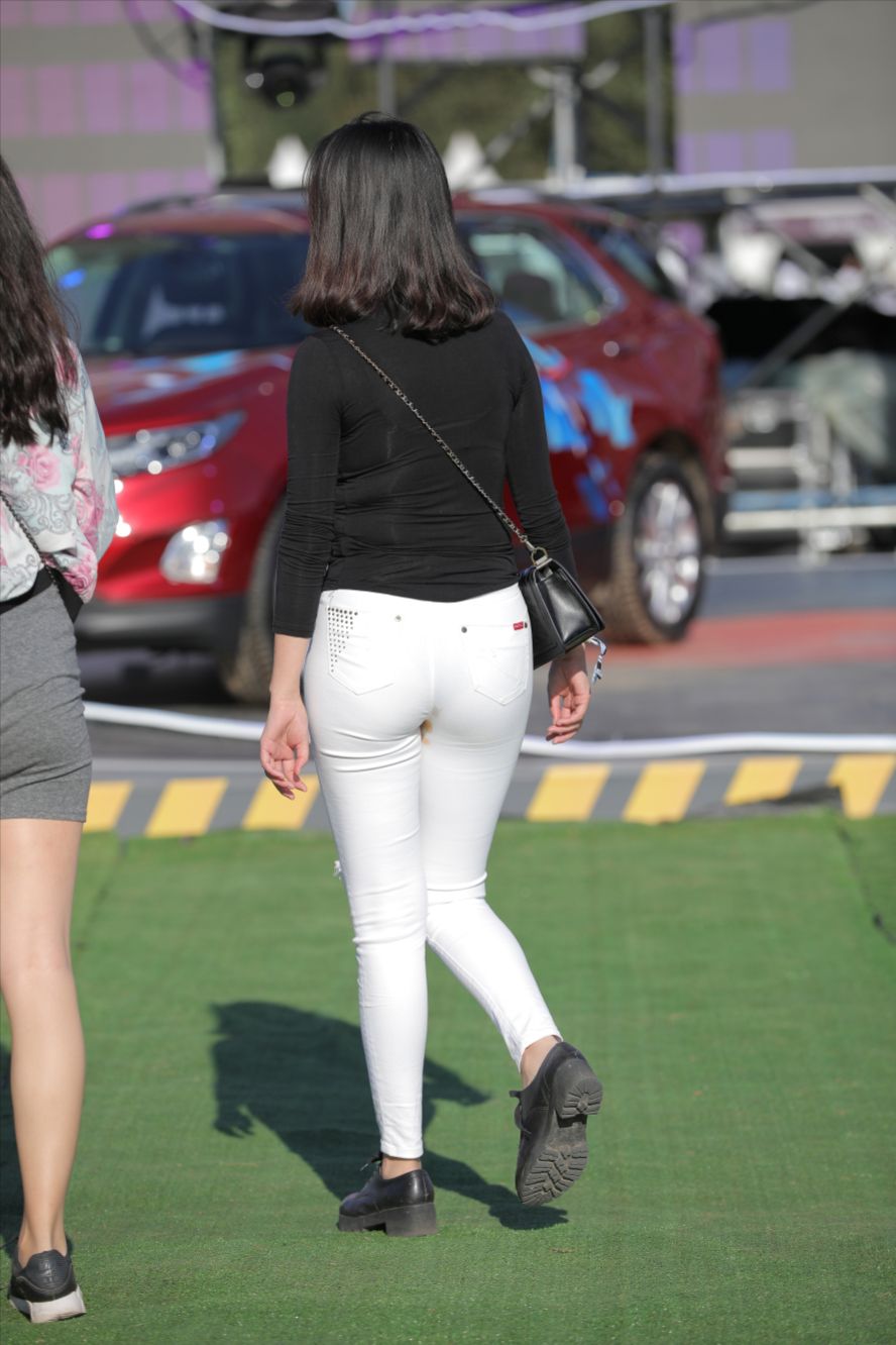 紧致圆润，极品白裤-图满多