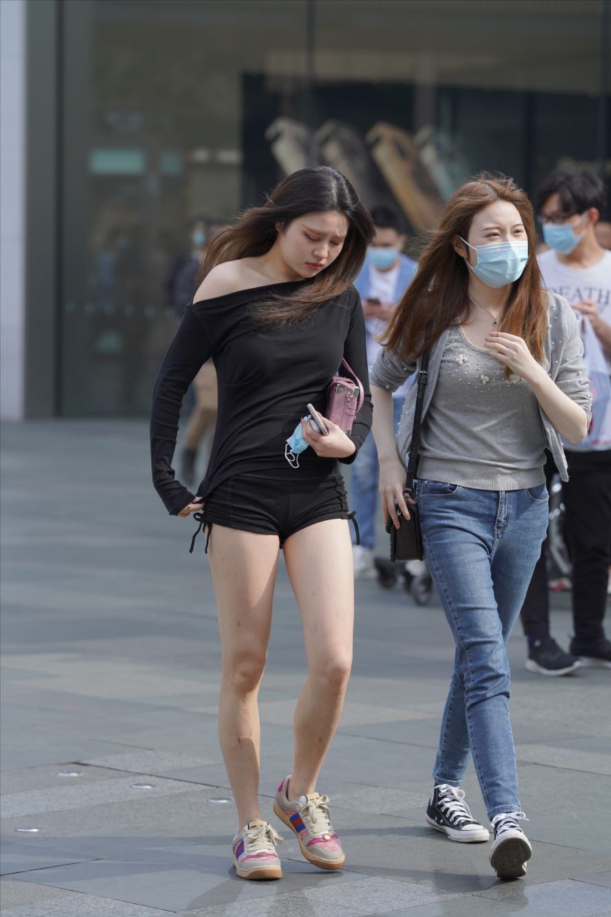 热裤女孩-图满多