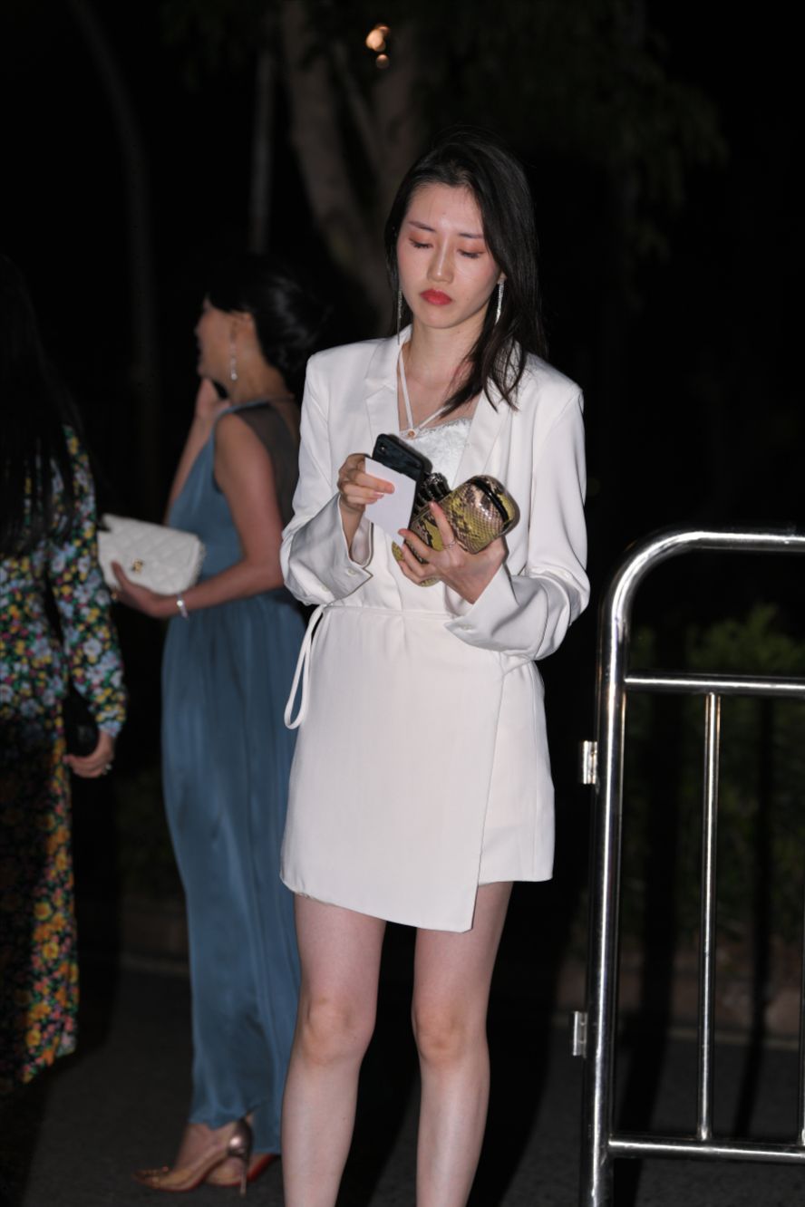 图片[4]-白短裙高跟-图满多