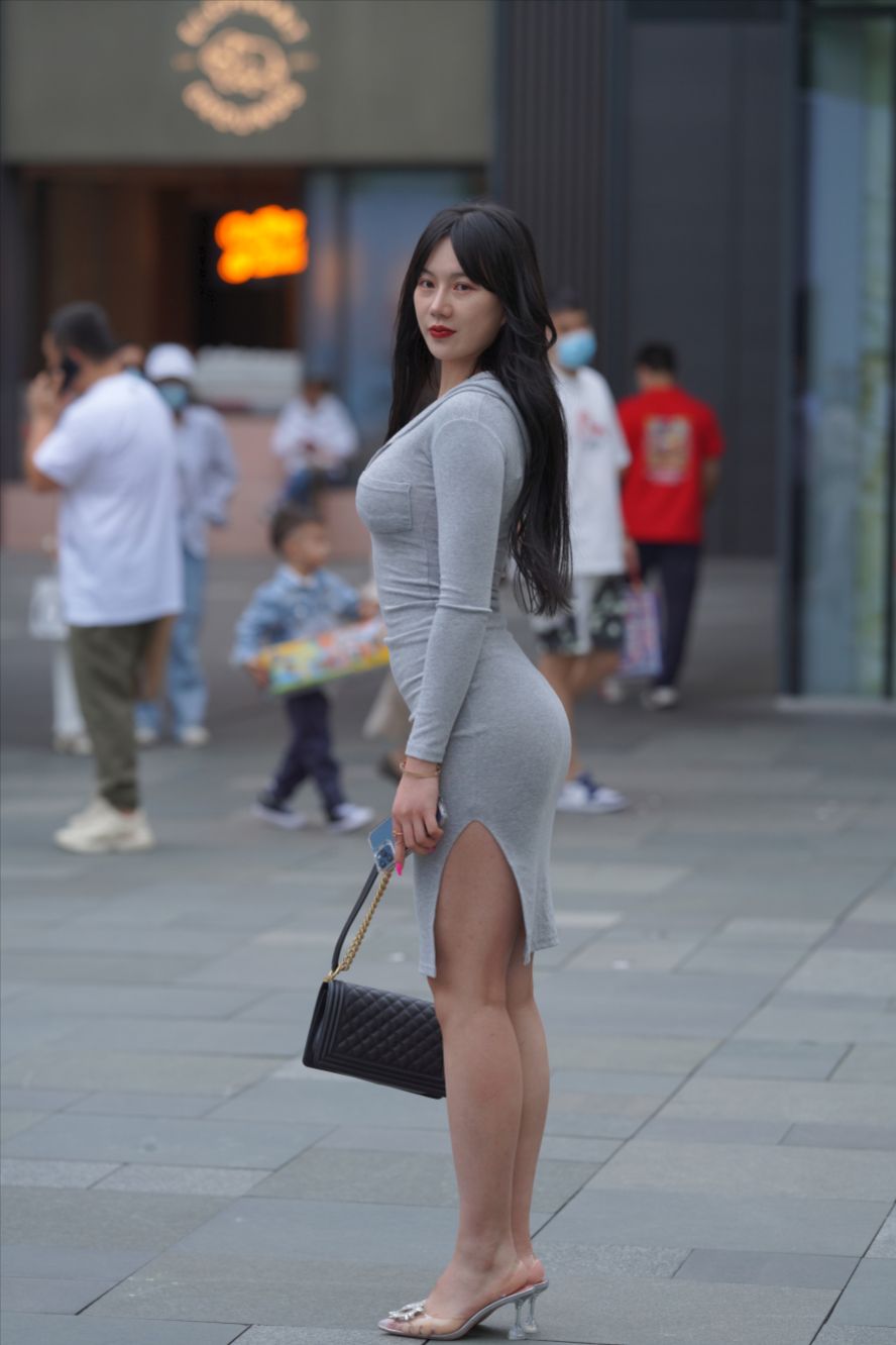 图片[3]-高挑美女 有着说不清的妩媚-图满多