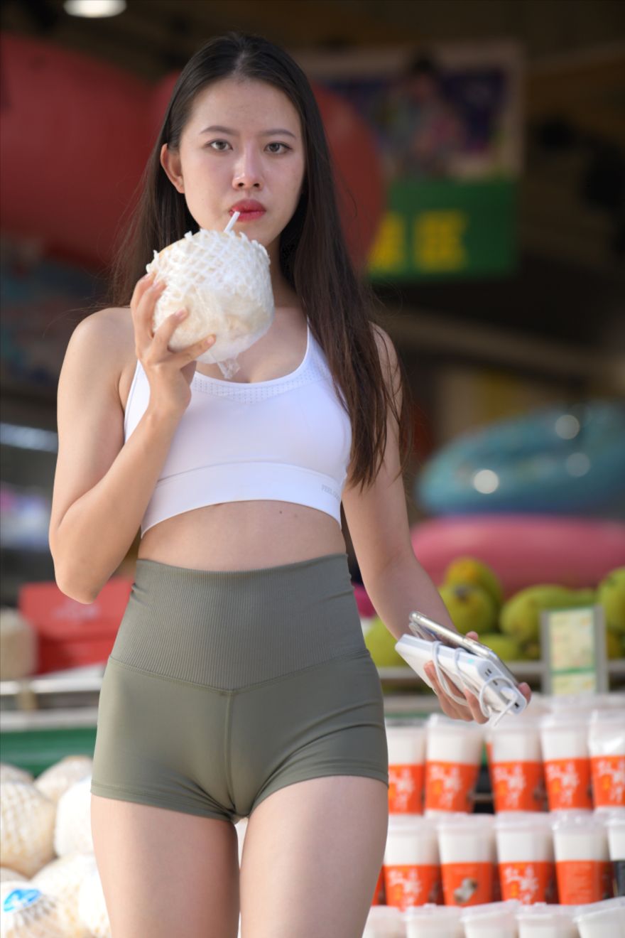 紧身短裤美女(套图+视频)-图满多