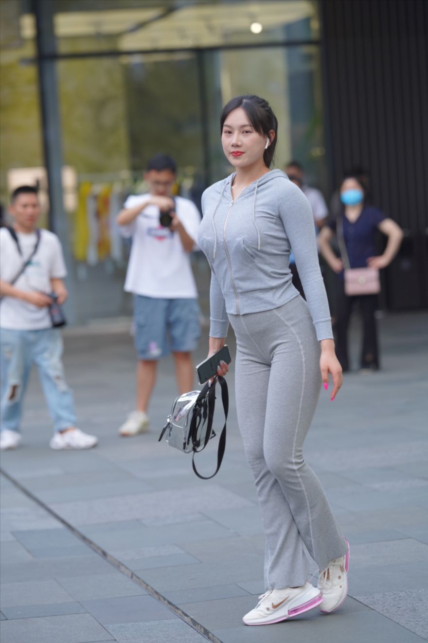 图片[4]-高挑运动美眉(套图+视频)-图满多