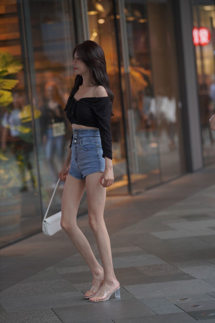 图片[4]-蓝色牛仔女子-图满多