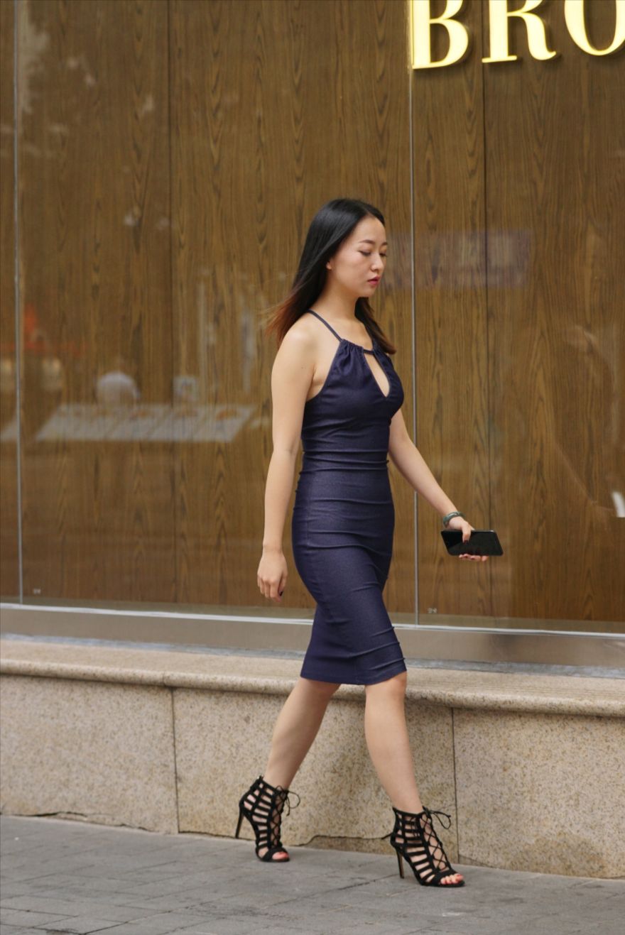 图片[6]-藏青色包臀裙美女-图满多