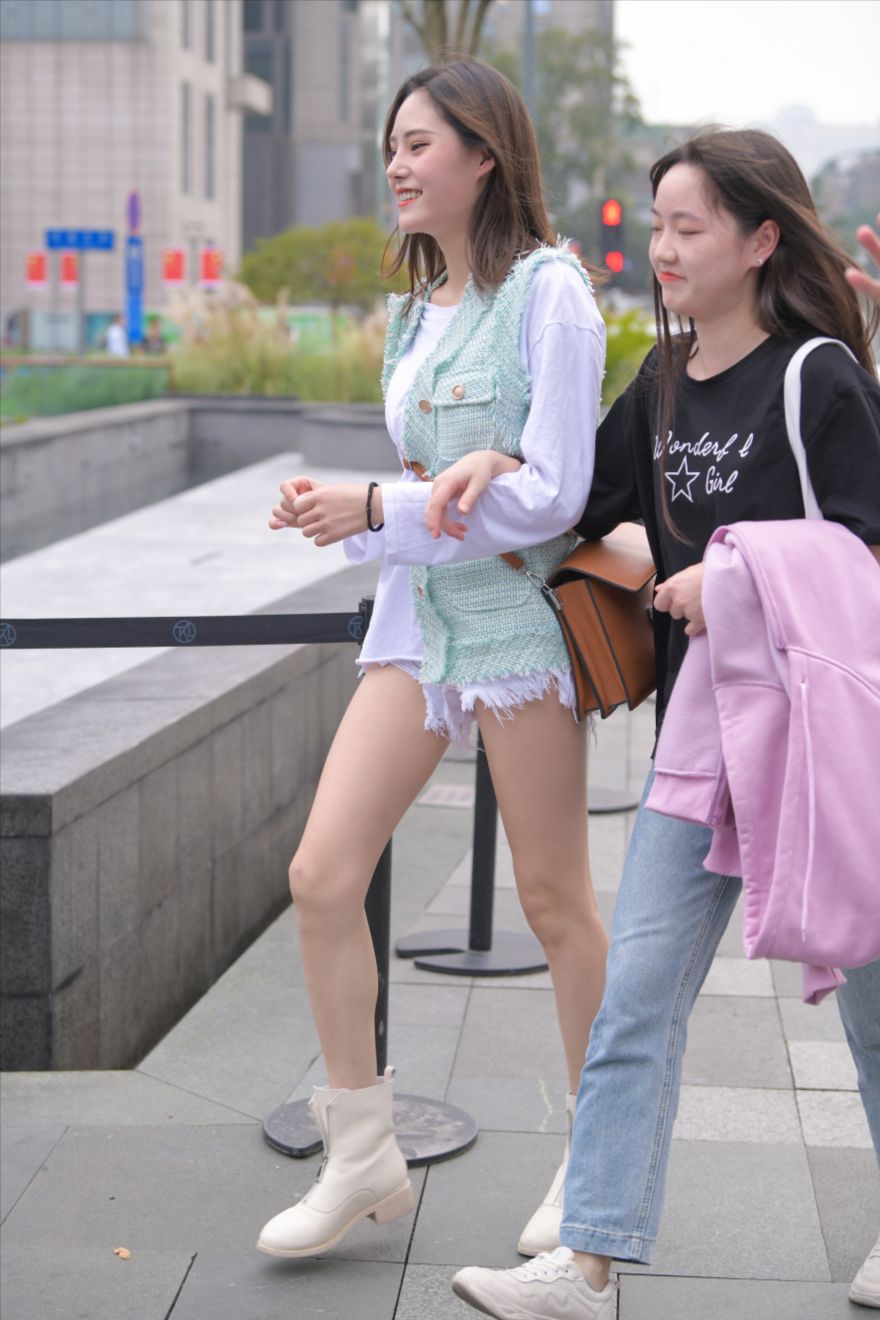 图片[7]-白色热裤女孩-图满多