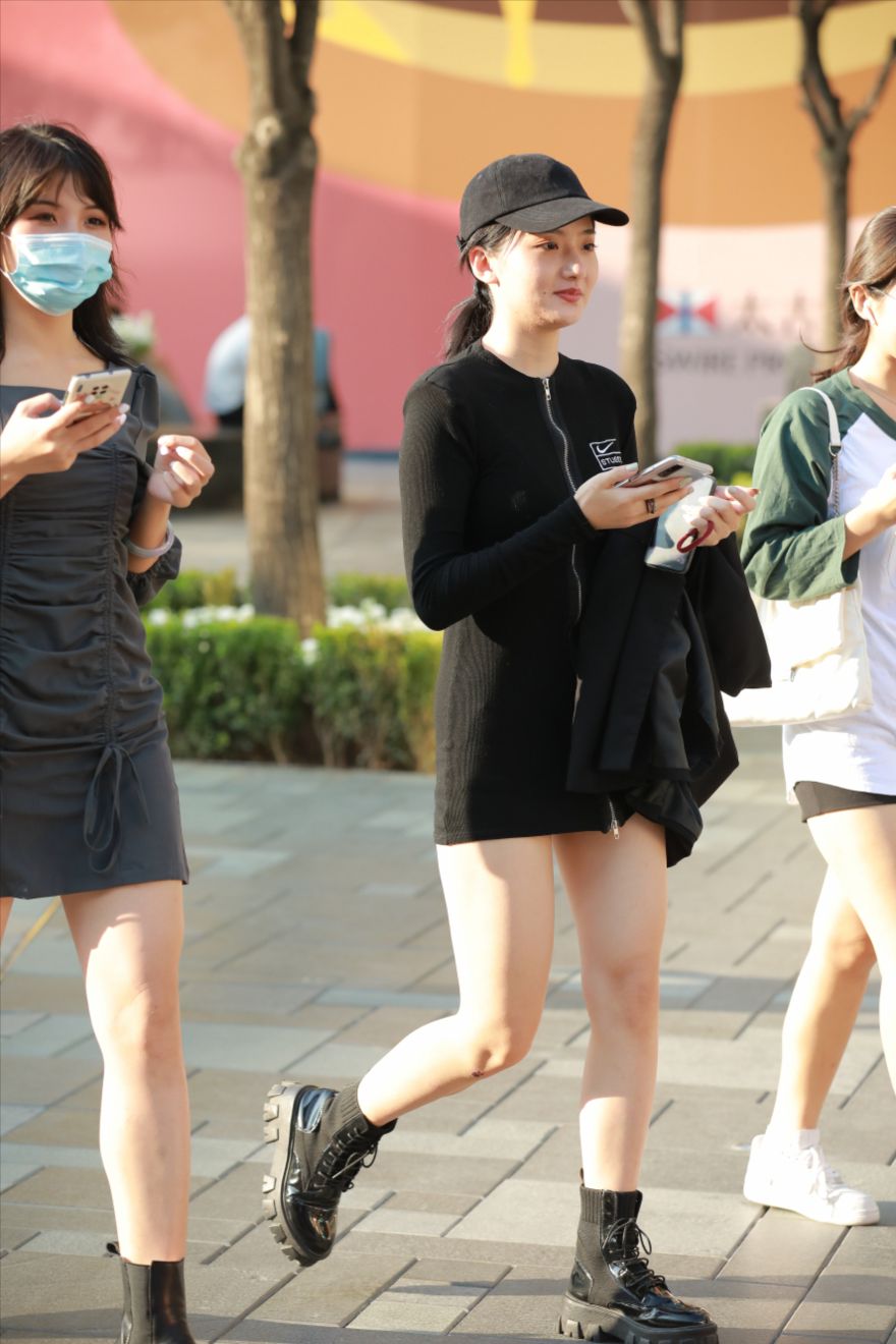 黑色超短包臀裙小姐姐-图满多