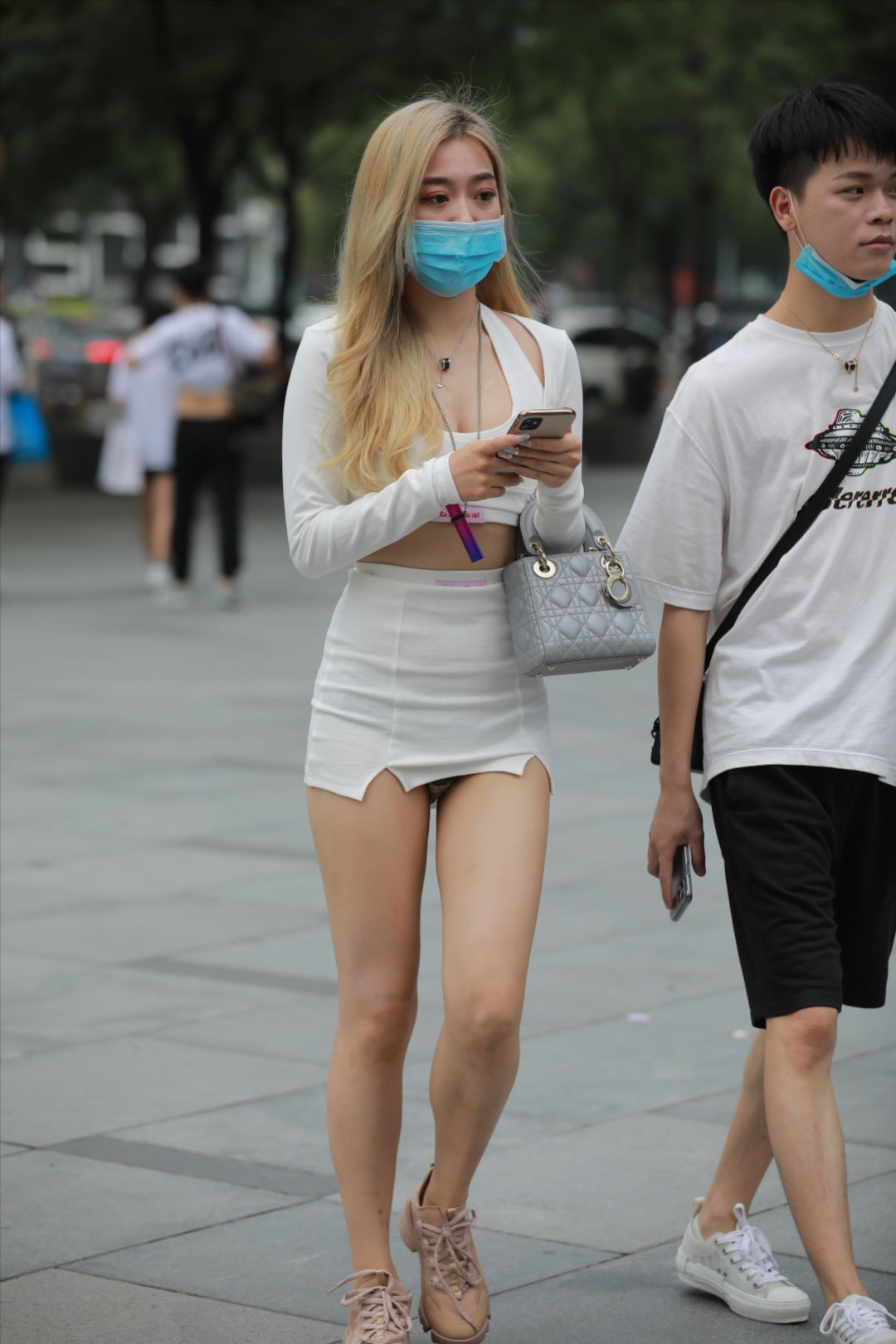 白色超短裙-图满多