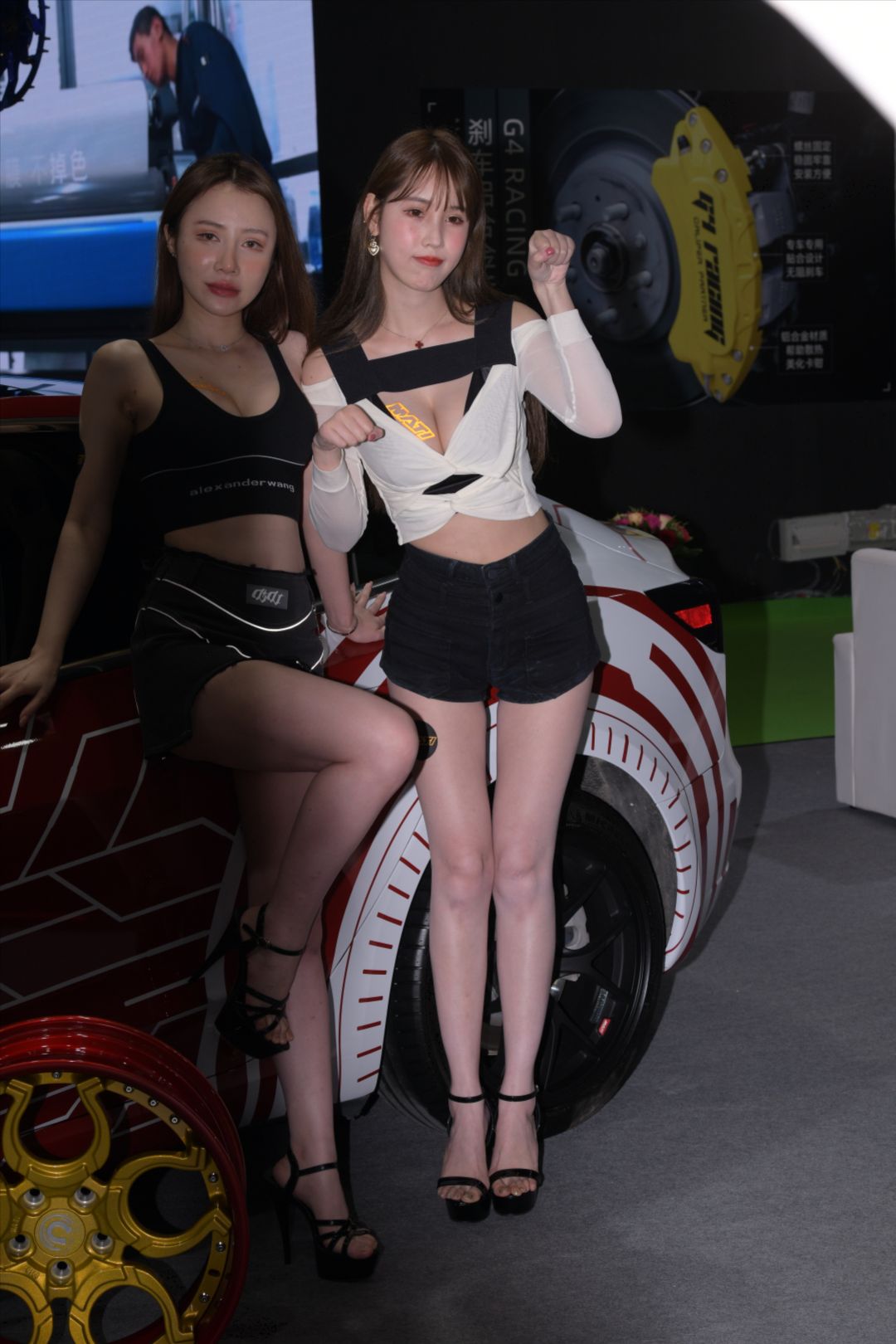 图片[2]-性感丰满大长腿女模-图满多