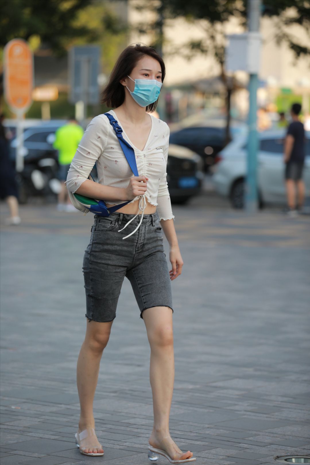 图片[2]-牛仔短裤长腿小姐姐-图满多