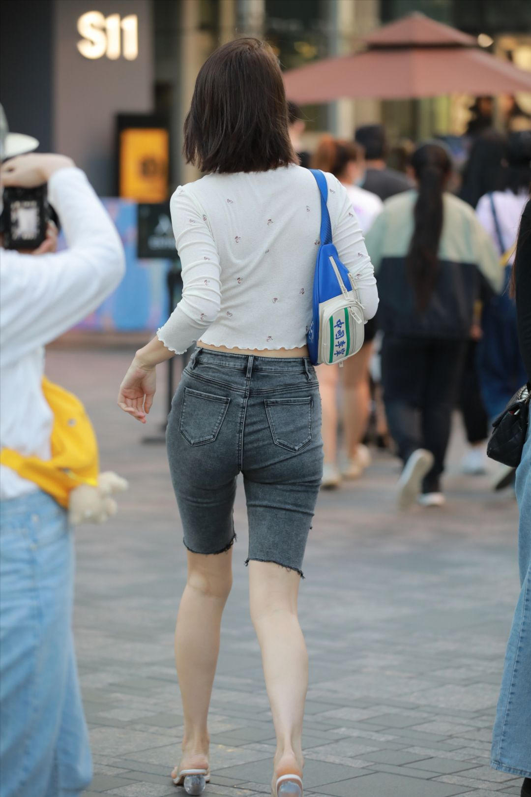 图片[4]-牛仔短裤长腿小姐姐-图满多