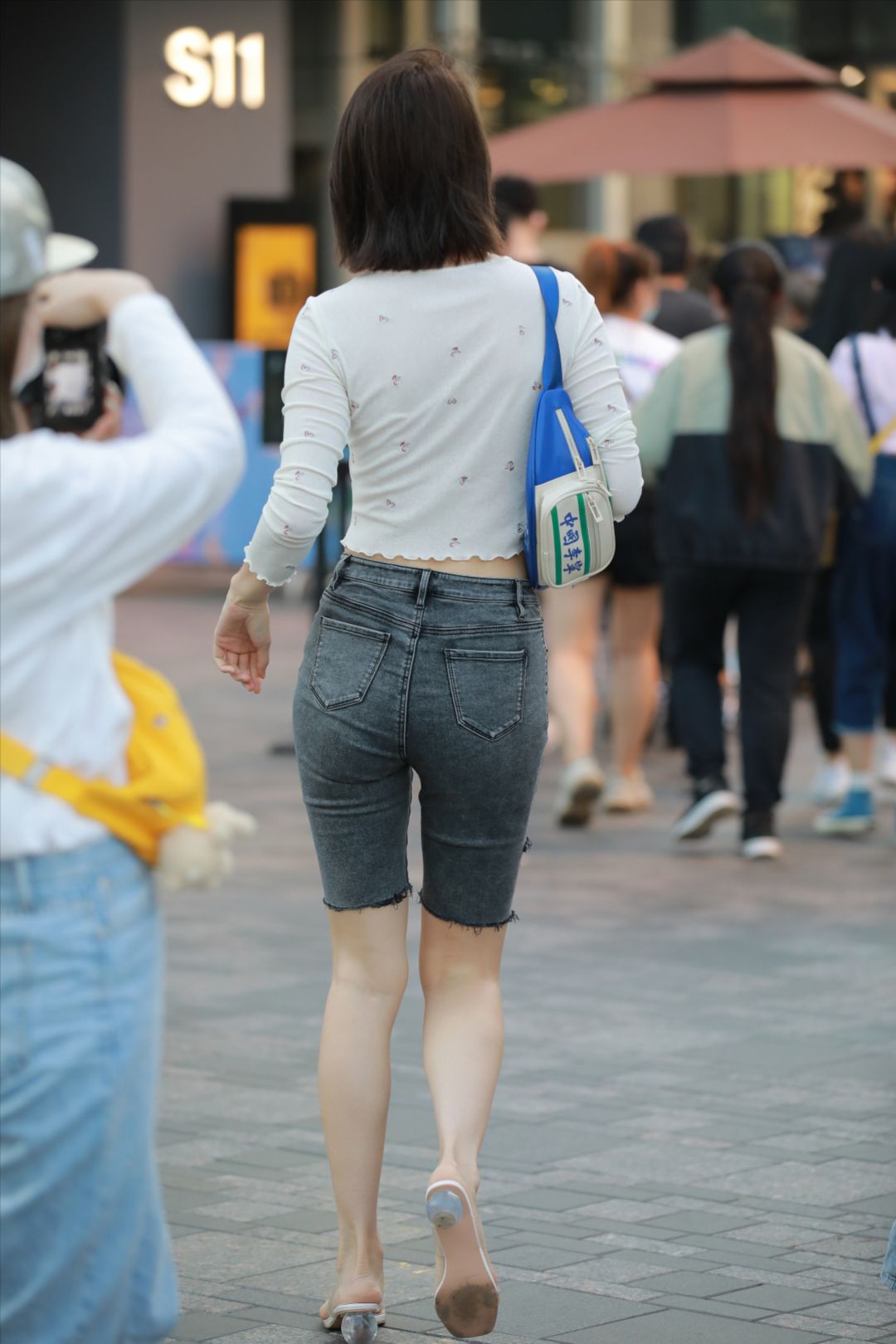 图片[5]-牛仔短裤长腿小姐姐-图满多