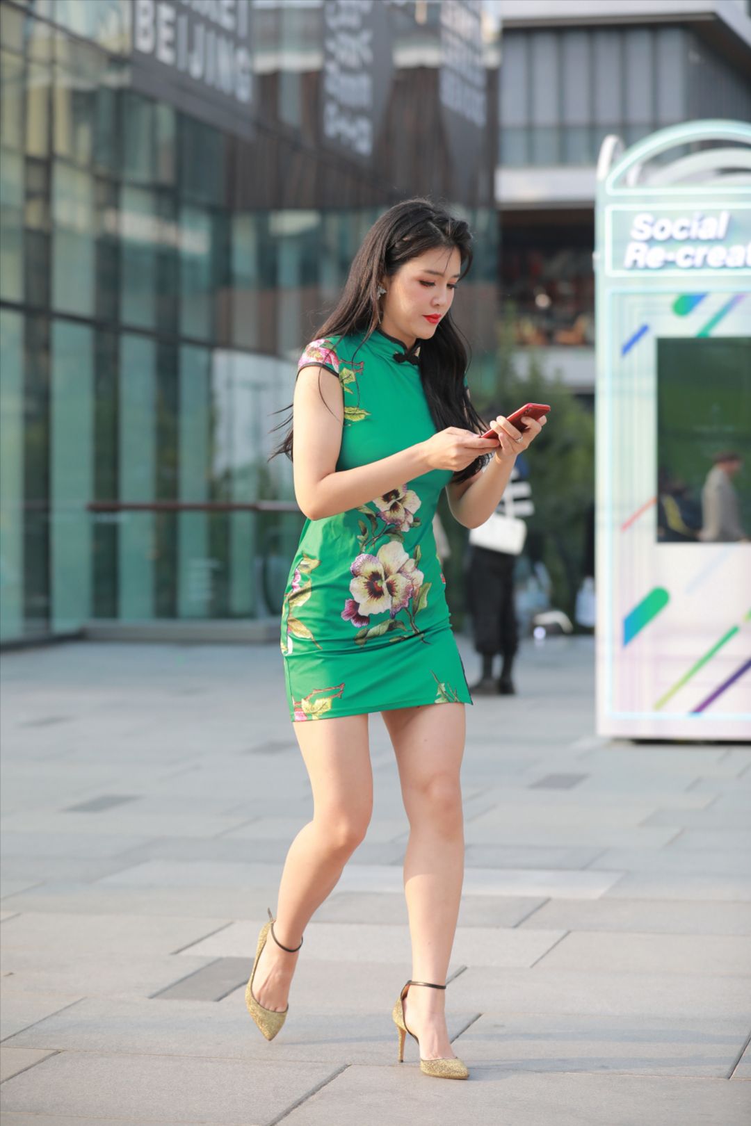 图片[3]-绿色旗袍少妇热舞(套图+视频)-图满多