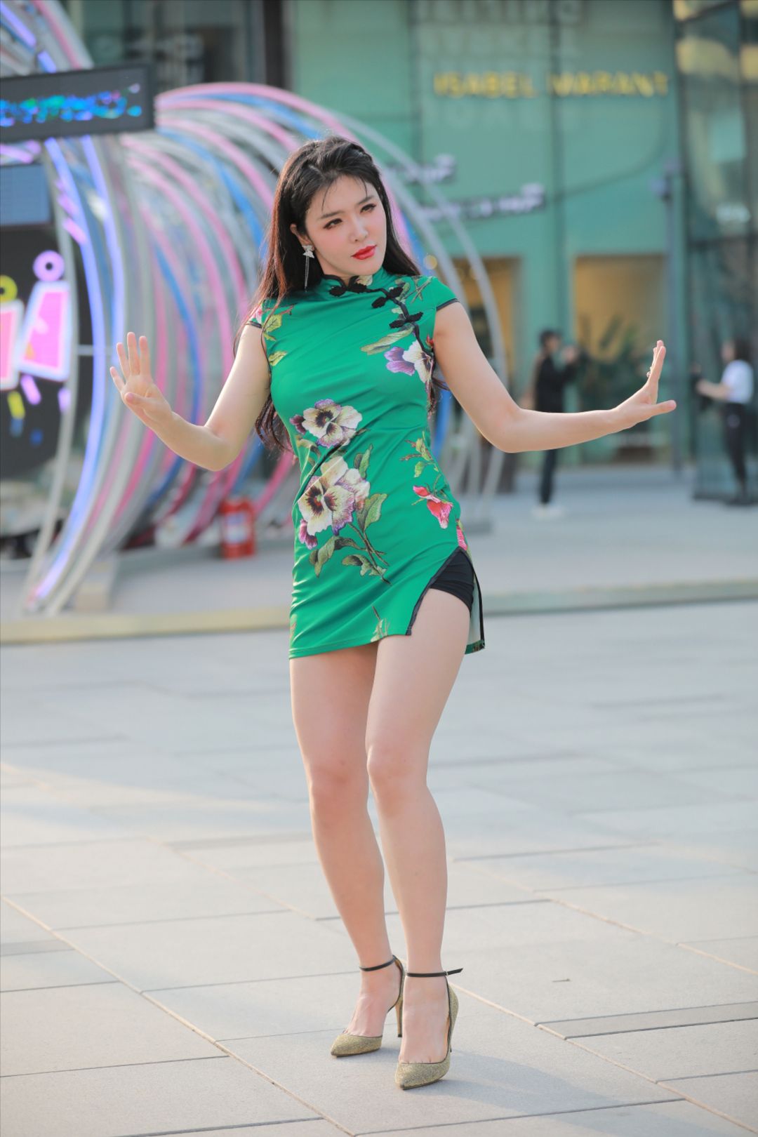 图片[8]-绿色旗袍少妇热舞(套图+视频)-图满多