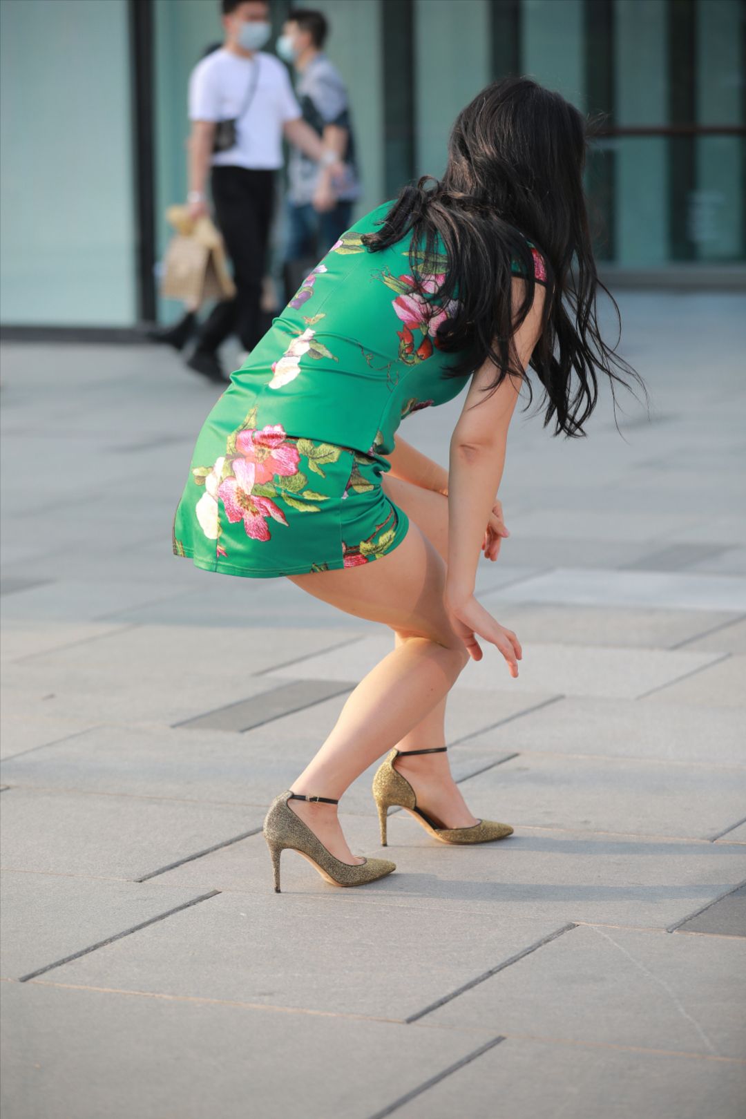 图片[9]-绿色旗袍少妇热舞(套图+视频)-图满多
