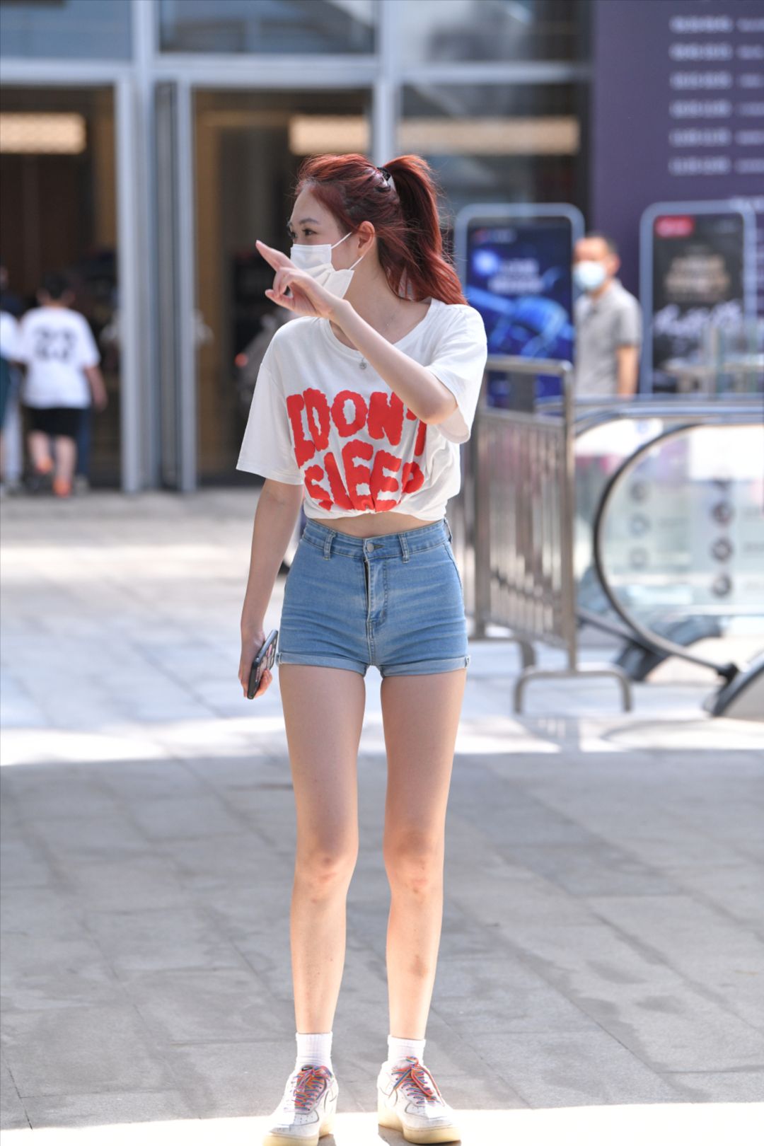 紧身热裤美女-图满多